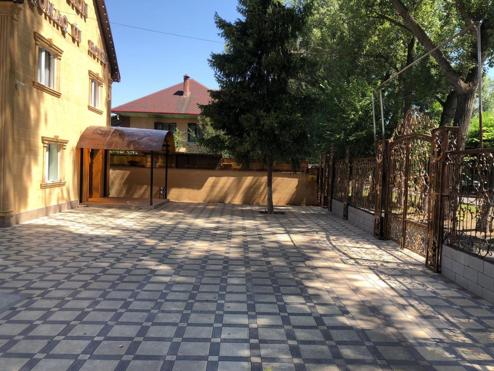 Hotel Lion Almatı Dış mekan fotoğraf